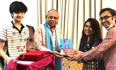 অনলাইনে বশির আহমেদ সম্মাননা পদক