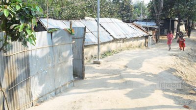 আশ্রয়ণ প্রকল্পের দুটো বাড়ি।