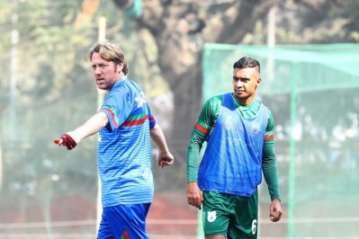 প্রথম ম্যাচে মাঠে থাকলেও করোনায় আক্রান্ত হয়ে দ্বিতীয় ম্যাচে থাকতে পারেননি জেমি। 