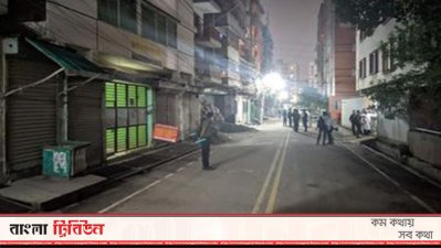 উত্তরার ওই এলাকায় রাস্তা বন্ধ করে দেওয়া হয়েছে