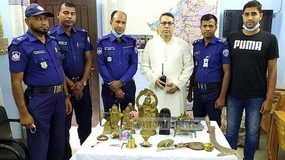 ২০০ বছরের প্রাচীন মন্দিরের চুরির মালামাল উদ্ধার