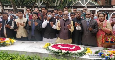 বঙ্গবন্ধুর সমাধিতে নতুন অ্যাটর্নি জেনারেলের শ্রদ্ধা