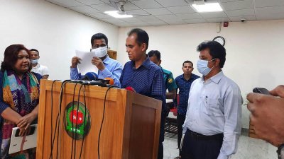 তফসিল ঘোষণা করেন ইসির সিনিয়র সচিব মো. আলমগীর