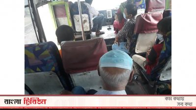 মাথায় রাখা হয়েছে মাস্ক