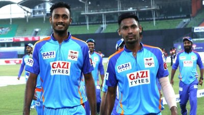 আবারও বল হাতে জ্বলে উঠলেন শরিফুল-মোস্তাফিজ