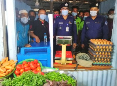 দোকান উপহার দেওয়ার মুহূর্ত 