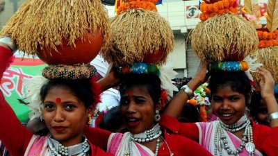 হিন্দু নয়, নতুন সার্না ধর্মের স্বীকৃতি চায় ভারতের আদিবাসীরা