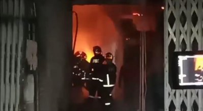 চকবাজারে প্লাস্টিক কারখানায় আগুন, নিয়ন্ত্রণে ১২ ইউনিট