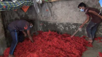 ব্যস্ত সময় পার করছেন করছেন কারিগররা