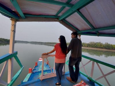 সম্প্রতি ভারতের সুন্দরবনে মিথিলা-সৃজিত