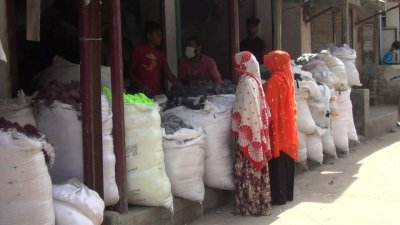 তুলার দোকানে ভিড়