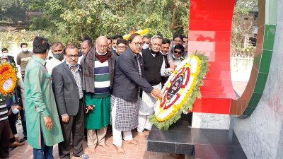 রাজশাহীতে বধ্যভূমি মুক্তিযুদ্ধ স্মৃতিসৌধের উদ্বোধন করেন রাজশাহী সিটি মেয়র খায়রুজ্জামান লিটন।