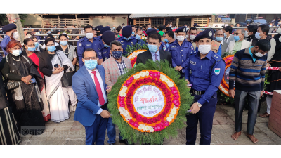 বাগেরহাটে শহীদ বুদ্ধিজীবী দিবসে বাগেরহাট জেলা প্রশাসক ও পুলিশ সুপারের শ্রদ্ধা নিবেদন।