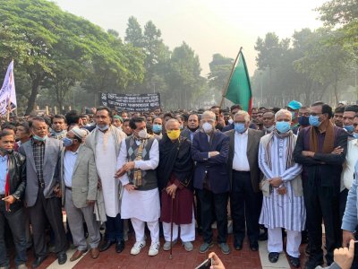 বিএনপির নেতাদের শ্রদ্ধা নিবেদন 