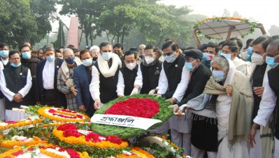 মিরপুর বুদ্ধিজীবী স্মৃতিসৌধে আওয়ামী লীগের শ্রদ্ধা (ছবি: ফোকাস বাংলা)