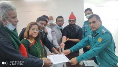 মুক্তিযুদ্ধ মঞ্চের স্মারকলিপি হস্তান্তর