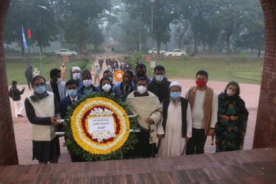 জাবিতে শহীদ বুদ্ধিজীবীদের প্রতি শ্রদ্ধা নিবেদন