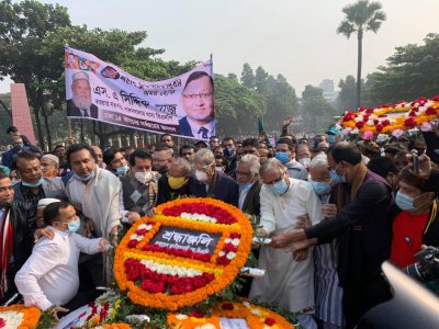 বিএনপির নেতাদের শ্রদ্ধা নিবেদন 