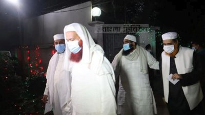 স্বরাষ্ট্রমন্ত্রীর বাসায় বৈঠক শেষে বের হচ্ছেন নেতারা