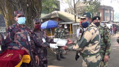 মিষ্টি দিয়ে শুভেচ্ছা জানাচ্ছেন