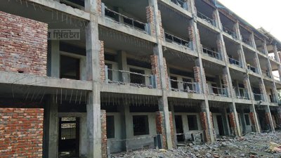 স্কুল ভবন নির্মাণে অনিয়মের অভিযোগ, স্থানীয়দের ভাঙচুর