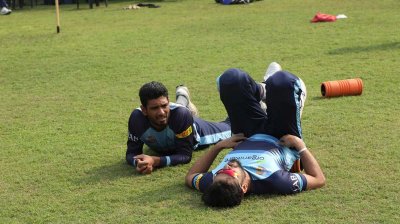 ফাইনালে অভিজ্ঞ মাশরাফির দিকে তাকিয়ে আছে খুলনা। 