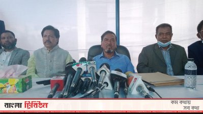 নিজ বাসভবনে সংবাদ সম্মেলনে বিএনপির ভাইস চেয়ারম্যান হাফিজ উদ্দিন আহমেদ বীর বিক্রম 