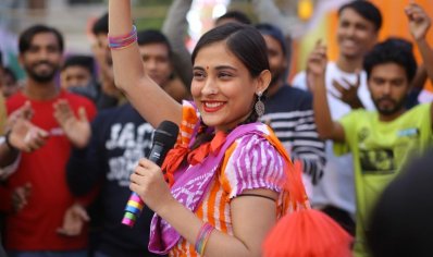 গাইছেন মেহজাবীন