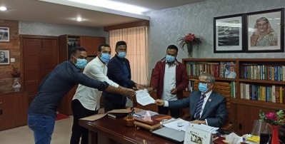 হল খুলে দিতে উপাচার্যকে ছাত্রদলের স্মারকলিপি