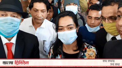 আদালত প্রাঙ্গণে শিপ্রা দেবনাথ
