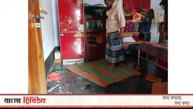 ভাঙচুর করা হয় ঘরের জিনিসপত্র 
