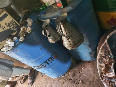 টায়ার পুড়িয়ে মবিল হিসেবে বিক্রি করতো তারা!