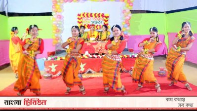 নাচে-গানে, গল্প-আড্ডায় পুরো আয়োজনই হয়ে ওঠে আনন্দমুখর