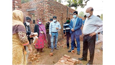 জামালপুরের শাহবাজপুর ইউনিয়নের কৈডোলায় গৃহ নির্মাণ কার্যক্রম পরিদর্শন করেন প্রধানমন্ত্রীর কার্যালয়ের মহাপরিচালক (প্রশাসন) মো. খলিলুর রহমান।