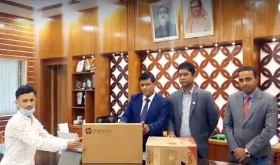 প্রধানমন্ত্রীকে এসএমএস করে কম্পিউটার পেলেন শাহাদাত হোসেন শাকিল