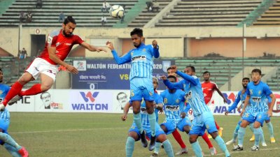 বসুন্ধরার (লাল জার্সি) কাছে হেরে গেছে চট্ট. আবাহনী                         -বাফুফে