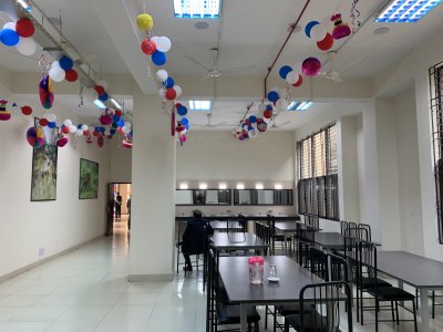 আশ্রয় কেন্দ্রের বাসিন্দাদের ডাইনিং টেবিল