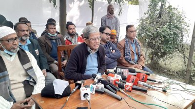 ঠাকুরগাঁওয়ে সংবাদ সম্মেলনে বক্তব্য রাখছেন বিএনপি মহাসচিব মির্জা ফখরুল ইসলাম আলগীর