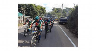 পাহাড়ি পথে চলছে সাইক্লিস্টদের প্রতিযোগিতা 