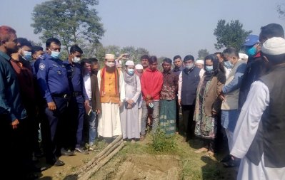 পলাশে কবরস্থান থেকে ৭ টি কঙ্কাল চুরি!