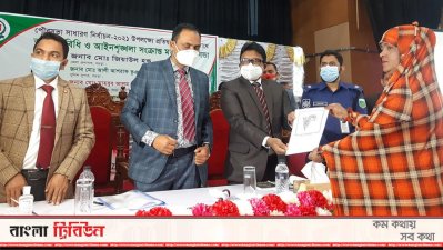 বগুড়ায় তিন পৌরসভার ভোটগ্রহণ উপলক্ষে মেয়র ও কাউন্সিলর প্রার্থীদের মধ্যে প্রতীক বিতরণ সম্পন্ন।