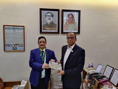 শিশু হাসপাতাল কর্তৃপক্ষের কাছে প্রধানমন্ত্রীর অনুদানের চেক হস্তান্তর