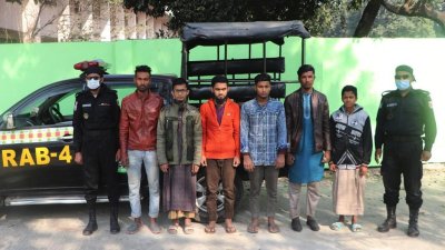 বোমা তৈরির সরঞ্জাম কেনার সময় আনসার আল-ইসলামের  সদস্য আটক