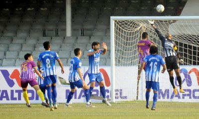ম্যাচের আক্রমণের একটি দৃশ্য। 