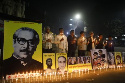 বঙ্গবন্ধুকে শ্রদ্ধা জানিয়ে ঢাবিতে নতুন বছরকে বরণ