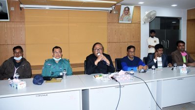 অটোরিকশার বর্ধিত ভাড়া বাতিল ঘোষণা করছেন রাজশাহী সিটি মেয়র