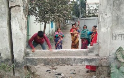 ১৫০ পরিবারের জীবন কাটছে বন্দিদশায়