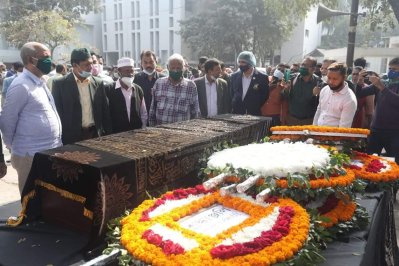 মিজানুর রহমান খানের প্রতি শ্রদ্ধা জানাতে আসেন ডা. জাফরুল্লাহ চৌধুরী