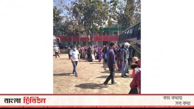 উখিয়া ডিগ্রি কলেজ মাঠে ভাসানচরে যাওয়ার উদ্দেশ্যে উপস্থিত হন রোহিঙ্গারা।