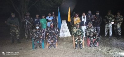পাঁচ অনুপ্রবেশকারীকে বিজিবি&rsquo;র হাতে তুলে দিলো বিএসএফ